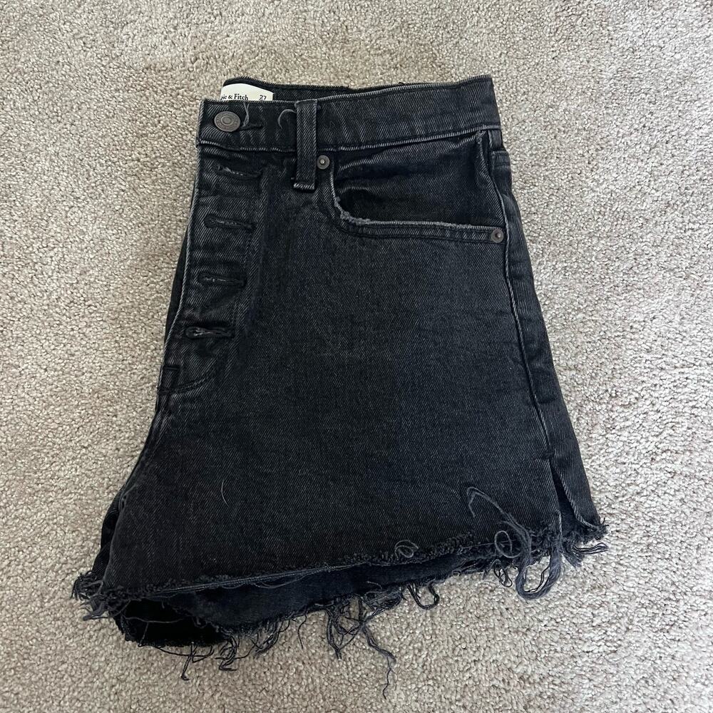 Abercrombie & Fitch High Rise Mom Short Black Distressed‎ Hem Size 27/4
